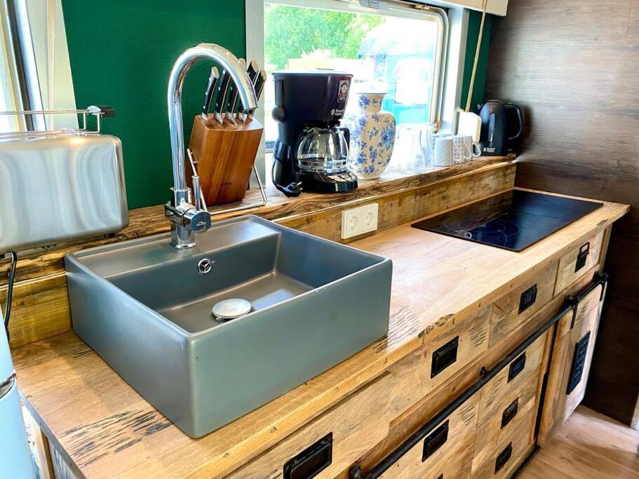 Villa Gleis 1, Eisenbahn Waggon Mit Whirlpool Und Ofen à Dahlem  Extérieur photo