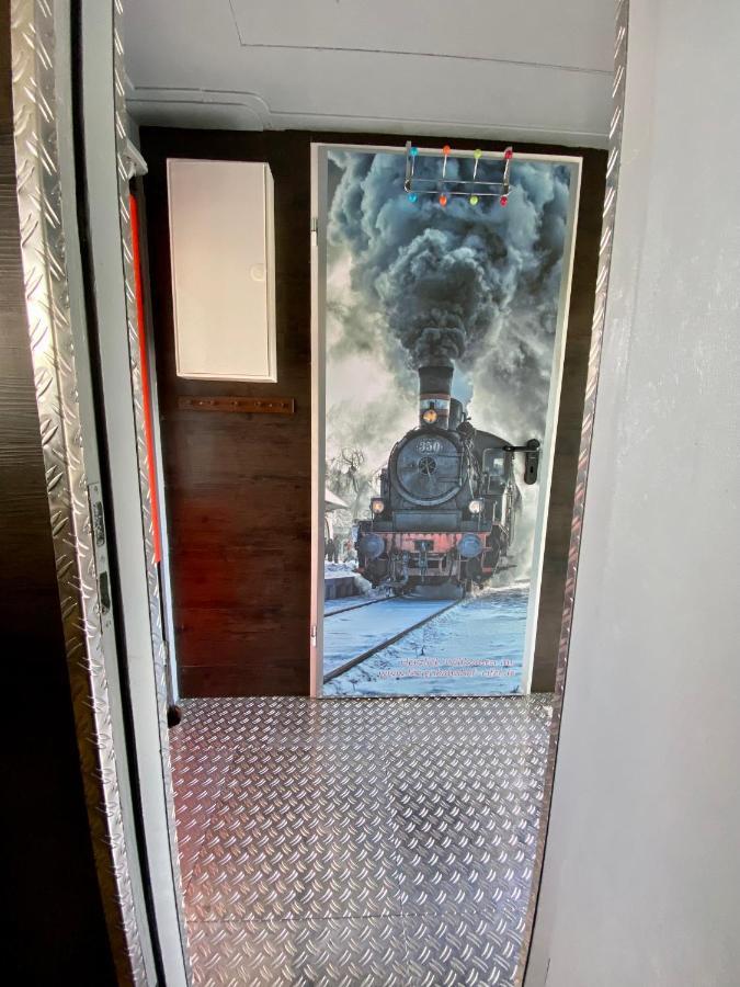 Villa Gleis 1, Eisenbahn Waggon Mit Whirlpool Und Ofen à Dahlem  Extérieur photo